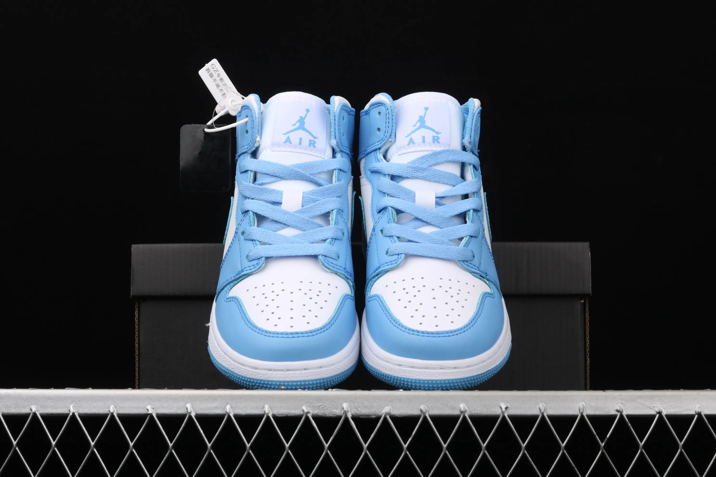 All categories Air Jordan Jordan series basketball shoes Air Jordan 1 Mid Air Jordan 1 Mid AJ1 Joe 1 white and blue 554724-106